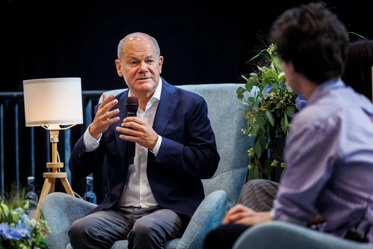Olaf Scholz (MdB, SPD) aufgenommen waehrend eines Wahlkreisbesuches bei der BBIS Schule in Kleinmachnow, 15.09.2026.