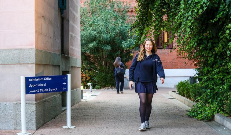Brewster student walking outside at the Chamberí campus