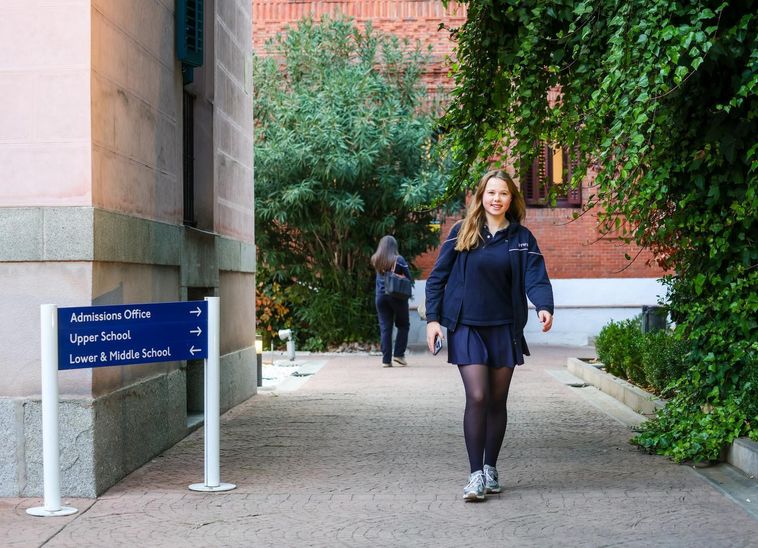 Brewster student walking outside at the Chamberí campus
